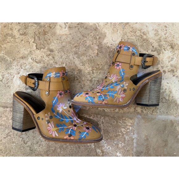 Womens Embroidered Floral Tan Heeled Sandals With Stud Accents & Adjustable Stra - Picture 6 of 10